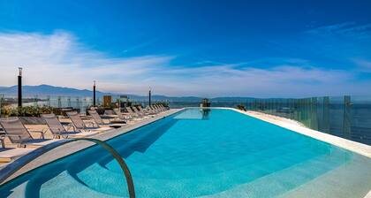 Ocean-view 5th-floor condo with 4 pools, sauna, steam room, huge balcony, & gym