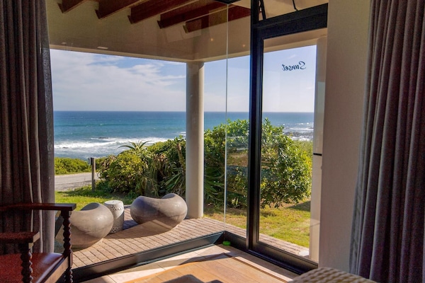 Caja de seguridad en la habitación, escritorio y cortinas blackout