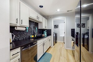 Fridge, microwave, oven, stovetop - 2nd-floor condo with on-site pool, tennis courts, & private balcony (Branson)