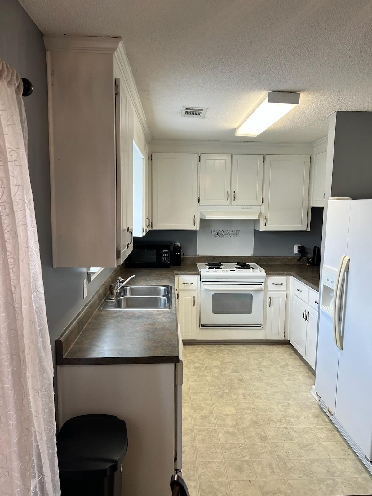 The Wiregrass Home is a 3 bedroom 2 bathroom home that sleeps up to 6 people!