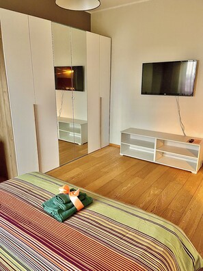 2 bedrooms, iron/ironing board, WiFi, bed sheets - Sunny's House beautiful apartment in Navigli, Milan (Milano)