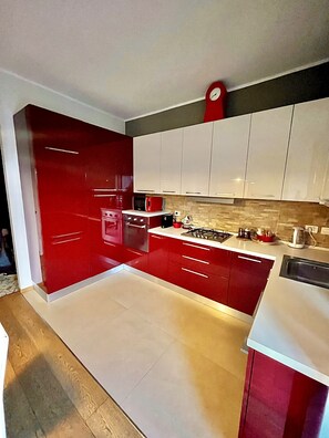 Fridge, microwave, oven, stovetop - Sunny's House beautiful apartment in Navigli, Milan (Milano)