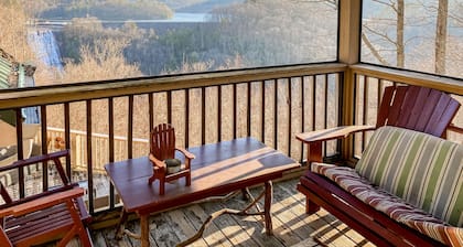 Mountain view cabin with expansive deck, balcony, & fireplace - dogs OK
