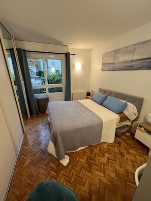 4 Schlafzimmer, Schreibtisch, Bügeleisen/Bügelbrett, kostenloses WLAN