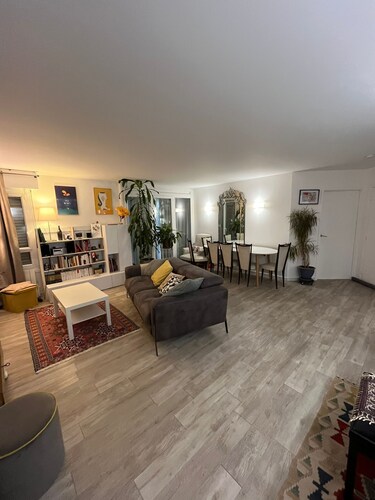 🎆Availability for the 2025 Festival of Lights: 6-room, 130 m² flat in Lyon 5th.