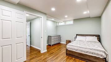 4 sovrum, strykjÀrn/strykbrÀda, internet och sÀngklÀder