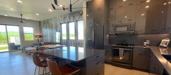 High-end Modern Cottage! Close to the all the best things Bozeman has to offer!