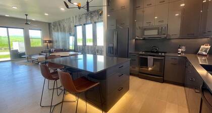 High-end Modern Cottage! Close to the all the best things Bozeman has to offer!