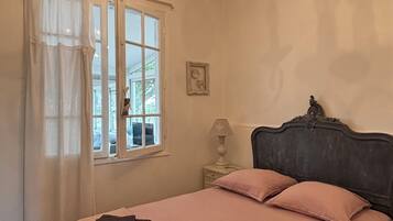 3 chambres, fer et planche à repasser, Wi-Fi, draps fournis