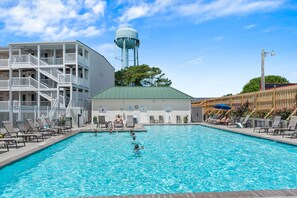 Pool - Turtle Tracks: Charming Condo Close to the Beach (Oak Island)