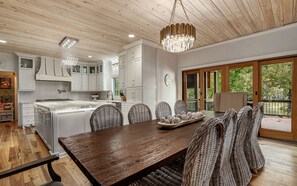 Dining - Luxury Waterfront Home on Lake Oconee (Greensboro)