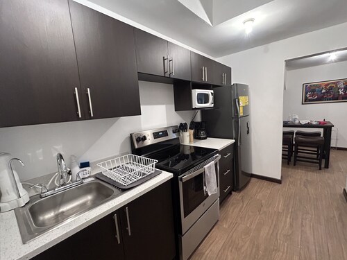 10 minutes from Antigua! Cozy family-sized condo with terrace. 