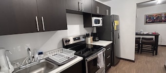 10 minutes from Antigua! Cozy family-sized condo with terrace.