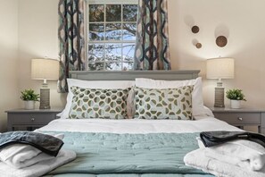 4 Schlafzimmer, Schreibtisch, Bügeleisen/Bügelbrett, Reisekinderbett