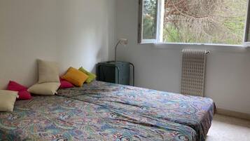 2 chambres, fer et planche à repasser, Wi-Fi gratuit, draps fournis