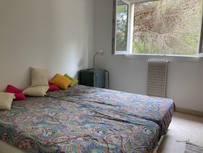 2 chambres, fer et planche à repasser, Wi-Fi gratuit, draps fournis