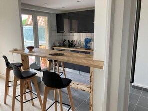 ميكروويف، فرن، موقد طهي مسطح، غسالة أطباق