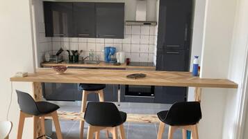 Micro-ondes, four, plaque de cuisson, lave-vaisselle