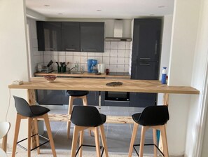 Cookware/dishes/utensils