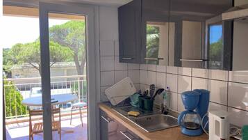 Micro-ondes, four, plaque de cuisson, lave-vaisselle