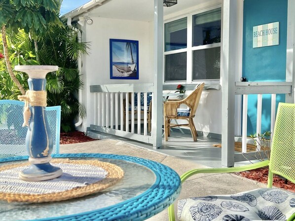 Outdoor dining - Beach House near the Ocean (Naples)