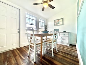 Dining - Beach House near the Ocean (Naples)