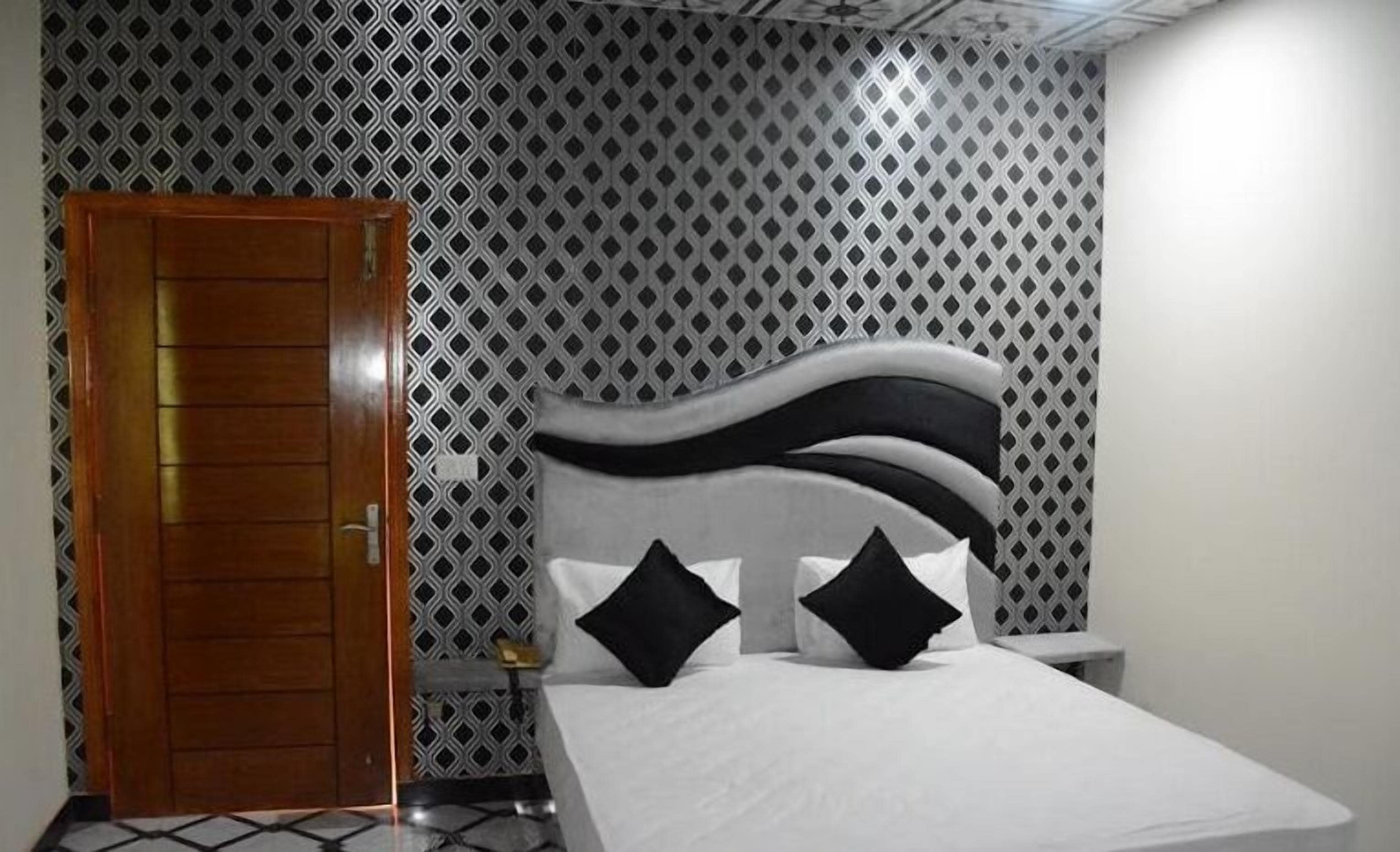 Sistema de insonorización, tabla de planchar con plancha y wifi gratis 