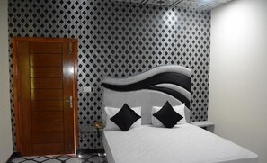 Dobbeltrom – deluxe | Lydisolert, strykejern/-brett og wi-fi (inkludert)