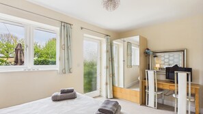 2 bedrooms, WiFi - The Beachhouse - 2 Bed Townhouse - Saundersfoot (Saundersfoot)