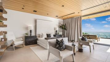 Talo, useita sänkyjä, pääsy uima-altaalle, näköala uima-altaalle (Swallow Sanctuary) | Näkymä majoituspaikasta