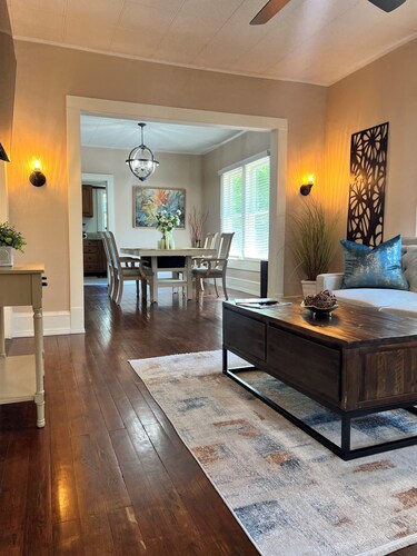 Relaxing 2-bedroom cottage in beautiful Sanford 