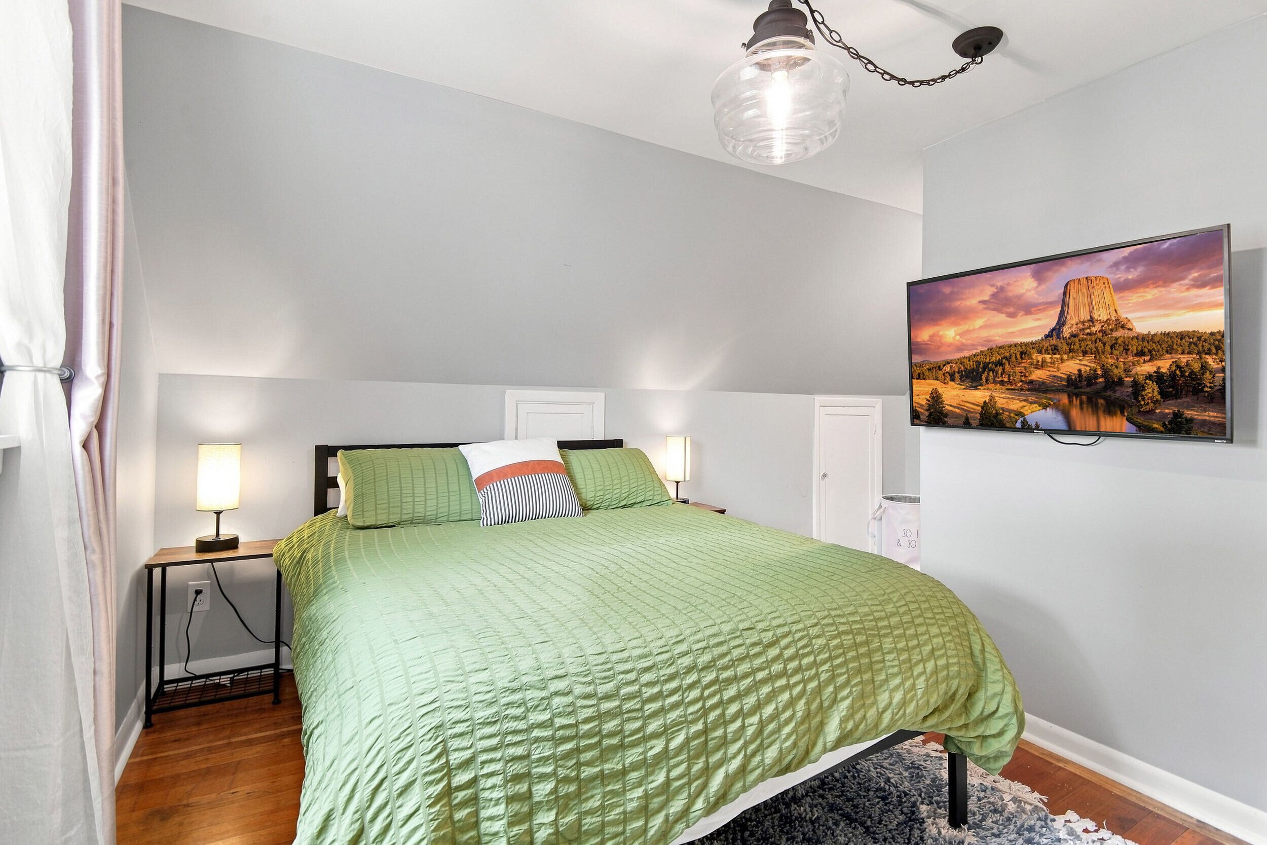 2 bedrooms, desk, travel cot, free WiFi