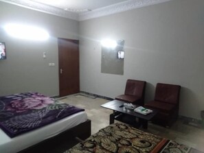 デラックス ダブルルーム | 防音設備、アイロン / アイロン台、WiFi (無料)