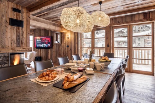 Chalet, wifi, 200m from ski slopes, view mountain, sauna, terrace, balcony, fireplace or stove