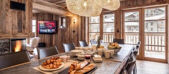 Chalet, wifi, 200m from ski slopes, view mountain, sauna, terrace, balcony, fireplace or stove