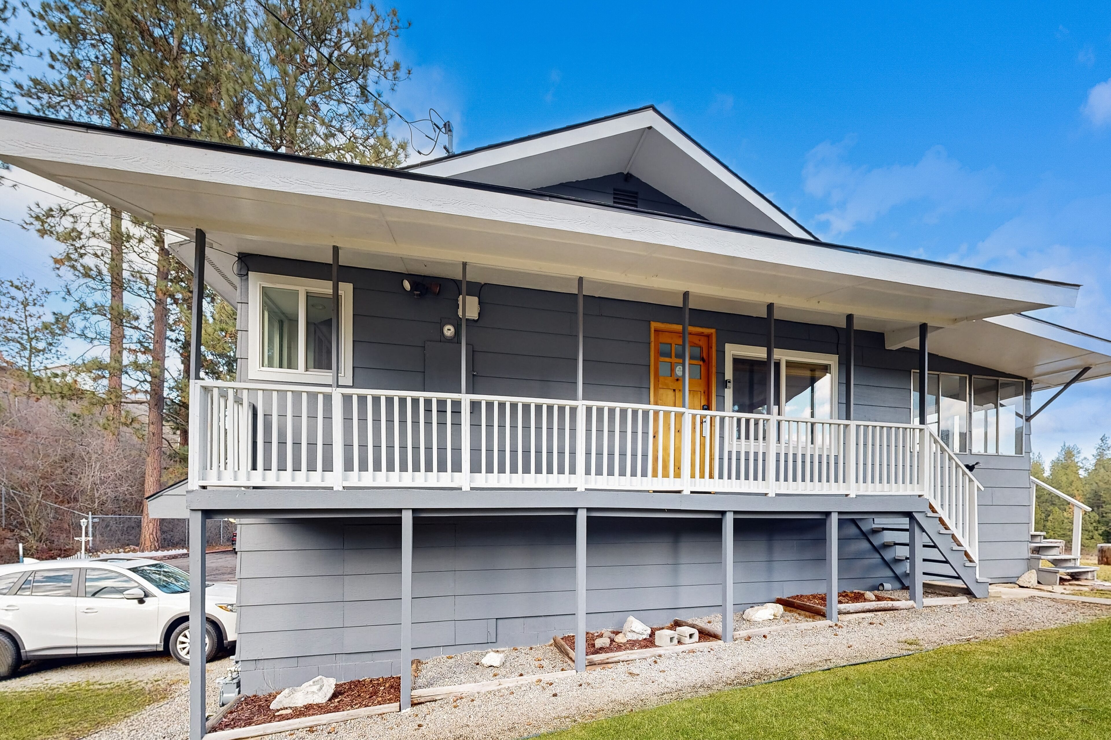 Riverfront charmer with sunroom, gas grill, games, smart TVs, W/D, & partial AC