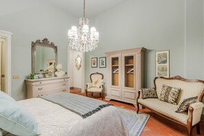 3 bedrooms, iron/ironing board, bed sheets