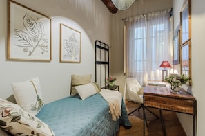 2 bedrooms, iron/ironing board, bed sheets