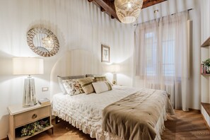 2 bedrooms, iron/ironing board, free WiFi, bed sheets - Convenient First Floor 2 Bedrooms Apartment With WiFi (Lucca)