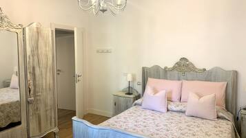 2 bedrooms, desk, iron/ironing board, travel crib