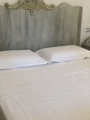2 bedrooms, desk, iron/ironing board, travel crib