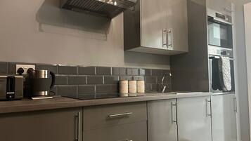 Studio | Private kitchen | Fridge, microwave, oven, stovetop