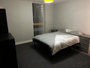 Apartment | 2 bedrooms, iron/ironing board, free WiFi, bed sheets - Remarkable 2-bed Apartment in Milton Keynes (Milton Keynes)