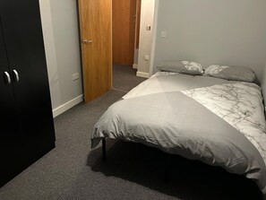 Apartment | 2 bedrooms, iron/ironing board, free WiFi, bed sheets - Remarkable 2-bed Apartment in Milton Keynes (Milton Keynes)