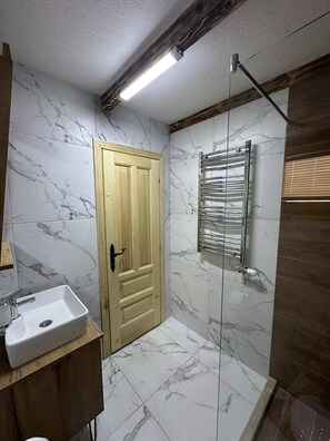 淋浴設備、風筒、提供毛巾、番梘