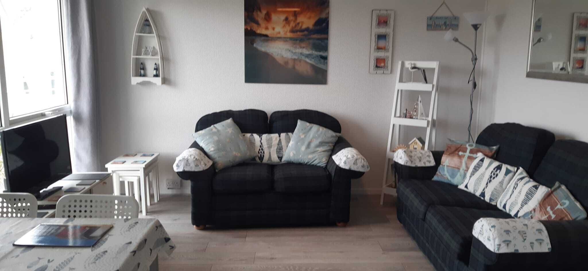 Una televisión, un reproductor de DVD