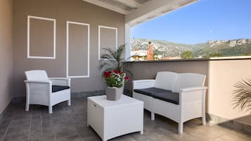 Deluxe Double Room, 1 Bedroom, Balcony, Mountain View | Terrace/patio