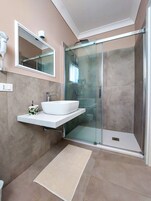 Ducha, cabezal de ducha tipo lluvia, artículos de tocador gratuitos