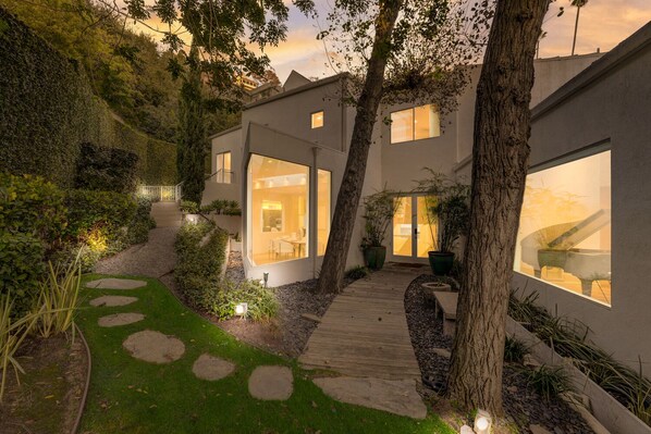 Exterior - Rising Glen (West Hollywood)