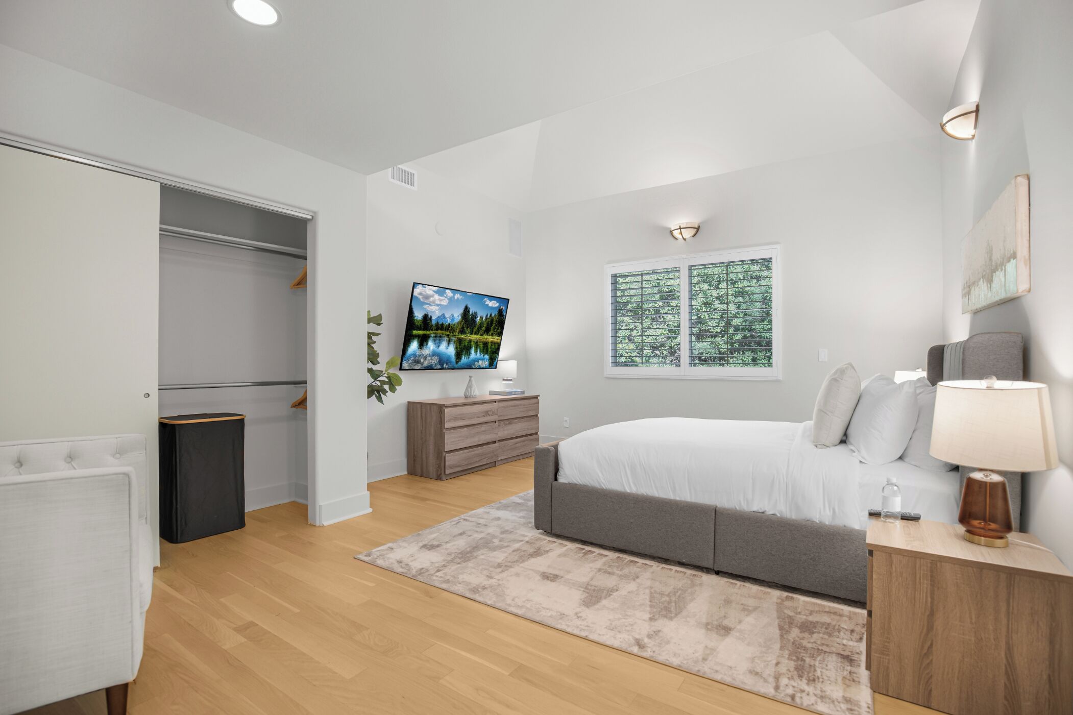 Luksushus, flere senger, adgang til basseng, bassengutsikt (Rising Glen) | 6 soverom, individuelt dekorert, individuelt innredet og skrivebord